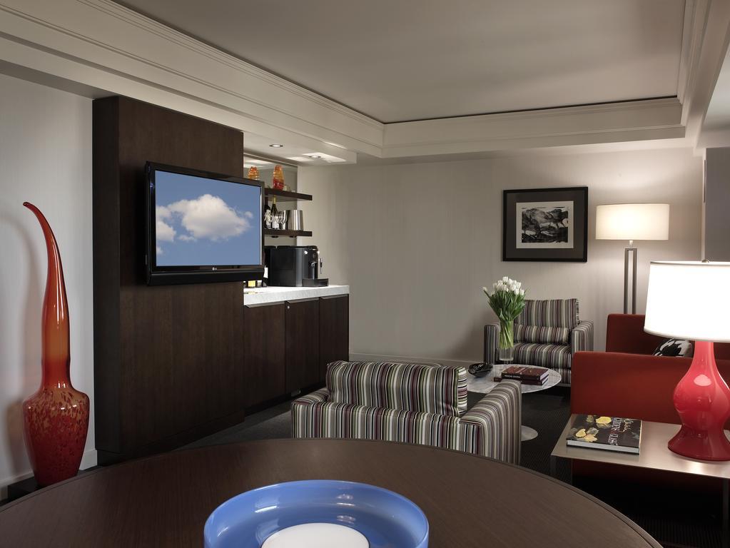 Hotel Murano Tacoma Exteriör bild A suite at the Renaissance Boston Harborview Hotel