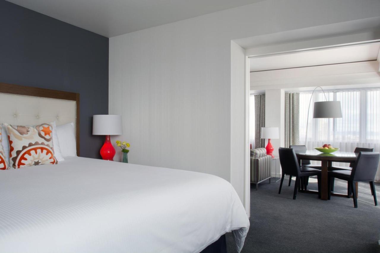 Hotel Murano Tacoma Exteriör bild A suite at the Hotel Commonwealth