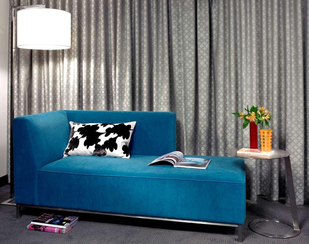 Hotel Murano Tacoma Rum bild A blue chaise longue